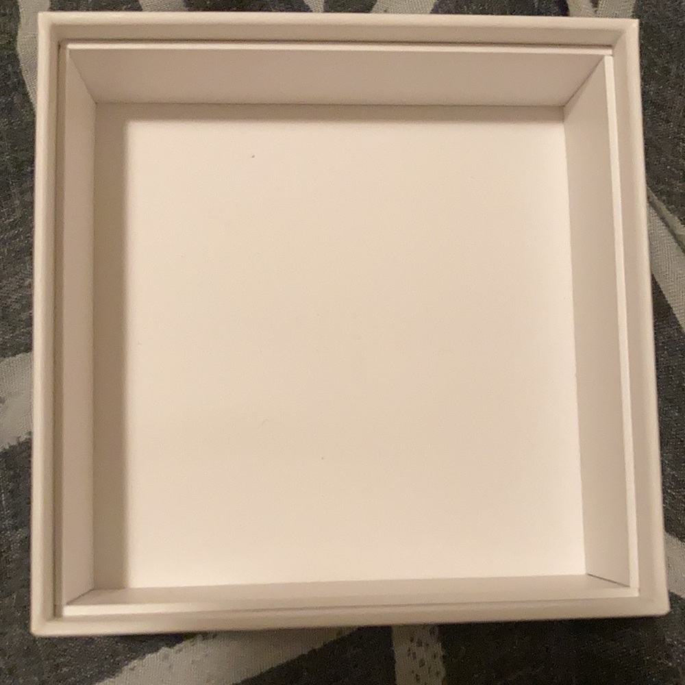 Empty AirPods Box - Picture 2 of 2